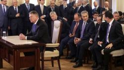 DICTATURA PNL, PE MASA CCR – Presedintele si Guwernerul, dati in vileag la CCR dupa ce Avocatul Poporului a reclamat ca Iohannis a legiferat pe o norma afectata de un viciu de constitutionalitate. Avocatul Corneliu Liviu Popescu: "A permite Presedintelui sa includa in decret orice masuri ce pot fi luate si orice prevederi pe care le considera necesare inseamna a-i da o putere total discretionara, nelimitata si necenzurabila, ceea ce contravine democratiei constitutionale" - Lumea Justitiei - LuJu.ro - 6 mai 2020 03:30